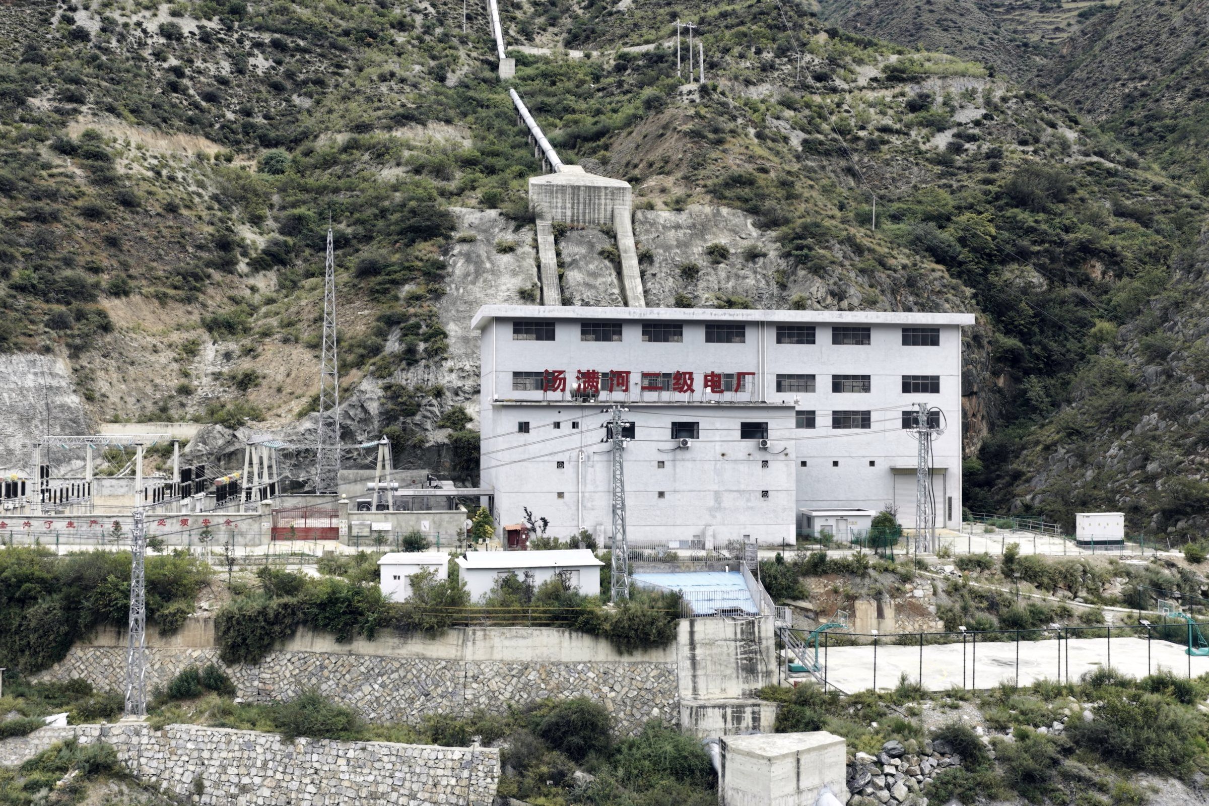 Tangmanhe II powerhouse, penstock and switchyard on a steep valley side